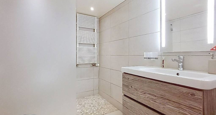 Maison de ville rénovée 5.5 pièces, Située au coeur dAvenches, 2800fr image 1