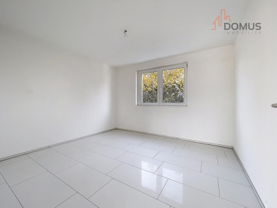 Spacieux appartement moderne avec grande terrasse dans immeuble récent image 7