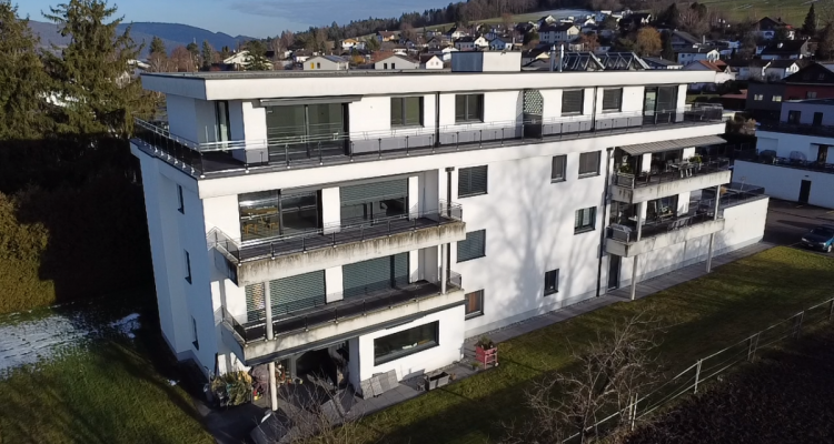 Spacieux appartement moderne avec grande terrasse dans immeuble récent image 1