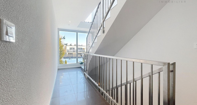 Spacieux appartement moderne avec grande terrasse dans immeuble récent image 12