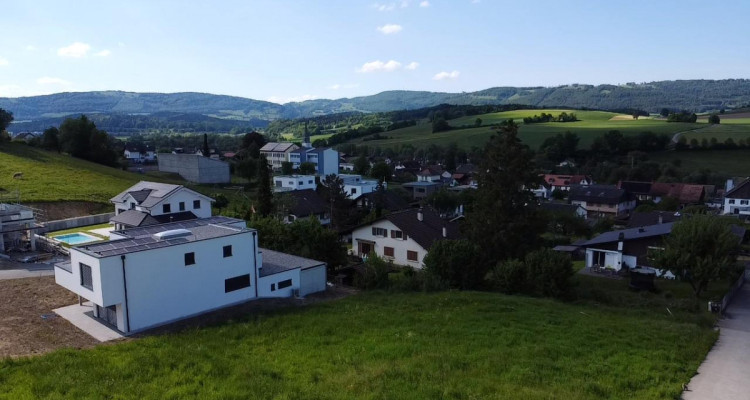 Terrain à bâtir avec projet et permis en force ? Libre de mandat de construction image 1