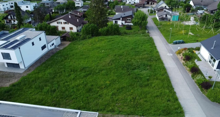 Terrain à bâtir avec projet et permis en force ? Libre de mandat de construction image 2