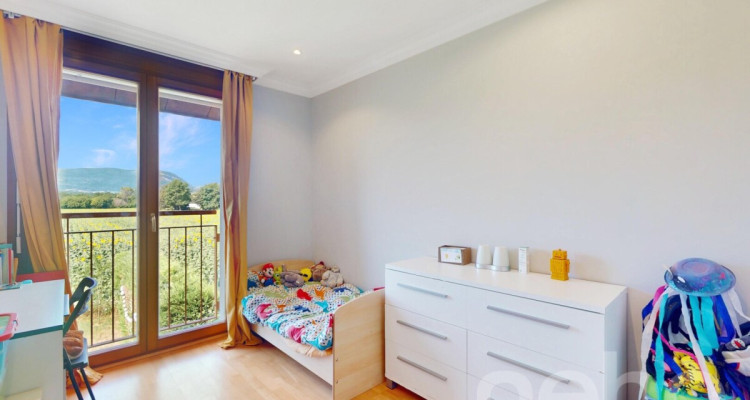 Villa élégante en pignon, mitoyenne, grand jardin et bel vue campagne image 5