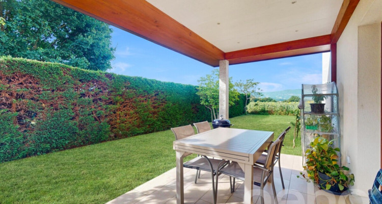 Villa élégante en pignon, mitoyenne, grand jardin et bel vue campagne image 12