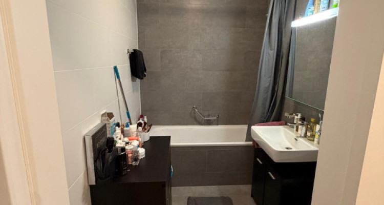 Appartement de 3 pièces au 6ème étage situé à Chatelaine 1219  image 8