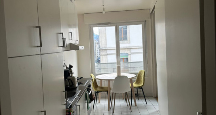 Appartement de 4 pièces au 5ème étage situé à Genève 1205 image 5