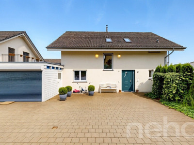 Lichtdurchflutetes 6.5-Zimmerhaus an ruhiger Lage mit viel Platz image 1