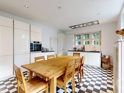 Grosszügige 6-Zimmer-Wohnung mit historischem Charme (im Baurecht) image 5