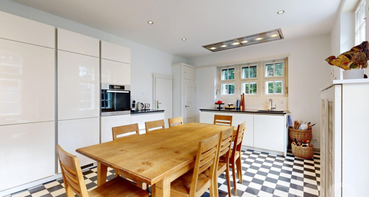 Grosszügige 6-Zimmer-Wohnung mit historischem Charme (im Baurecht) image 5