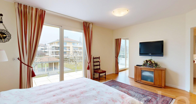 Duplex de prestige avec vue panoramique sur le lac Léman et les Alpes image 10