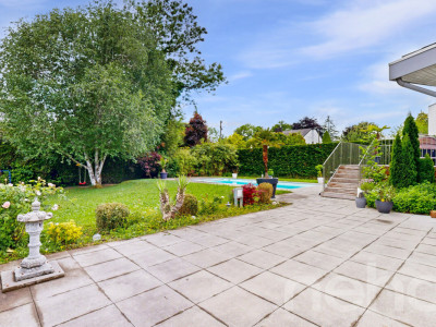 Spacieuse villa avec de magnifiques volumes, grand jardin et piscine image 7