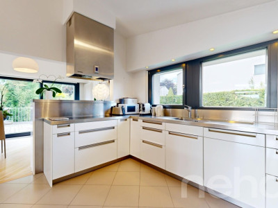 Spacieuse villa avec de magnifiques volumes, grand jardin et piscine image 10