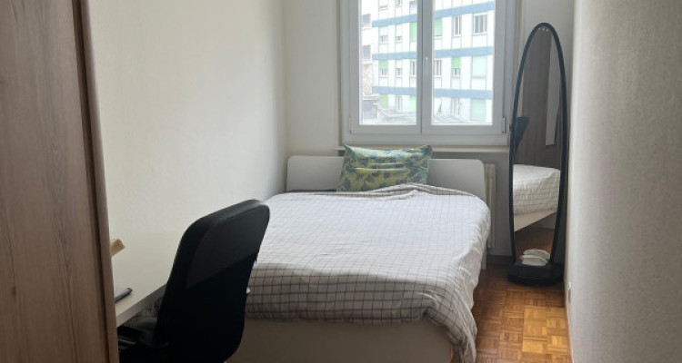 Appartement de 5 pièces au 3ème étage situé à Genève 1201 image 2