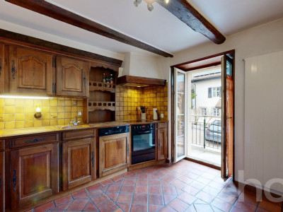 Detached house, quiet neighbourhood and lake view image 5