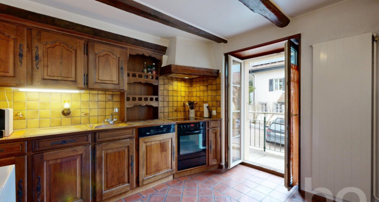 Detached house, quiet neighbourhood and lake view image 5