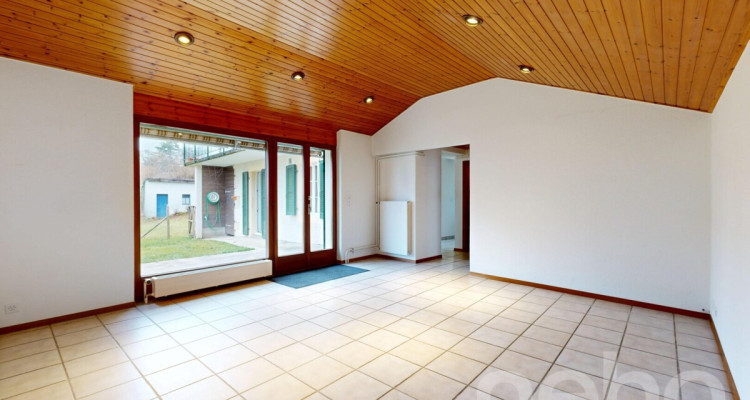 Detached house, quiet neighbourhood and lake view image 9