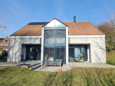 En exclusivité – Villa individuelle élégante aux hauts volumes image 1