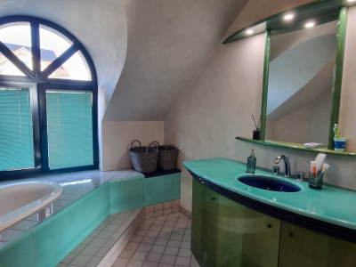 En exclusivité – Villa individuelle élégante aux hauts volumes image 8