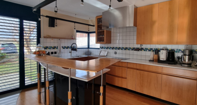 En exclusivité – Villa individuelle élégante aux hauts volumes image 5