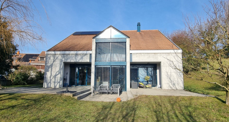 En exclusivité – Villa individuelle élégante aux hauts volumes image 1