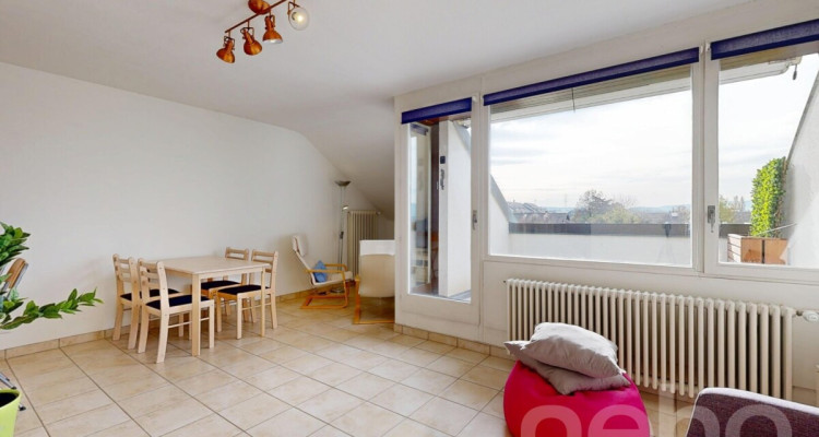 Charmant attique 2.5 pièces à Perly, lumineux et au calme image 3