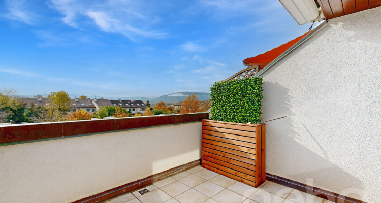 Charmant attique 2.5 pièces à Perly, lumineux et au calme image 4