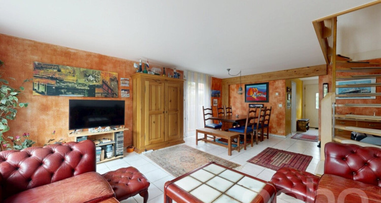 Gepflegtes 5-Zimmer Doppeleinfamilienhaus an familienfreundlicher Lage image 2