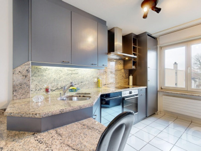 Helle 3.5 Zimmer-Wohnung mit Balkon und Garage in Schönenwerd image 4