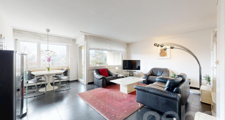 Helle 3.5 Zimmer-Wohnung mit Balkon und Garage in Schönenwerd image 2