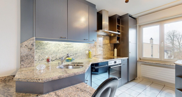 Helle 3.5 Zimmer-Wohnung mit Balkon und Garage in Schönenwerd image 4