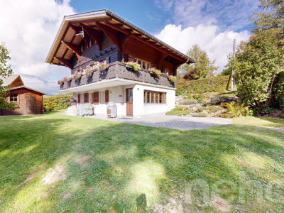 Exclusif : Magnifique chalet de 4 chambres avec grand jardin image 1