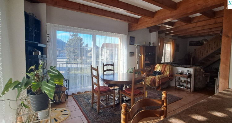 A VENDRE : Au cœur du beau village de Bramois, maison de 4.5 pièces en duplex. image 2