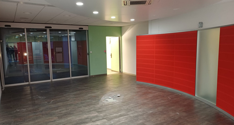 Arcade / Bureau à louer   image 11