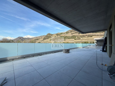 Spacieux attique 4,5 pièces avec terrasse panoramique de 63 m2 image 1