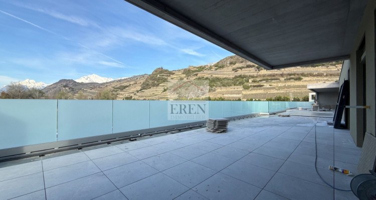 Spacieux attique 4,5 pièces avec terrasse panoramique de 63 m2 image 1