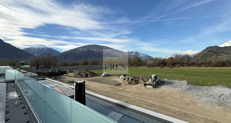 Spacieux attique 4,5 pièces avec terrasse panoramique de 63 m2 image 2