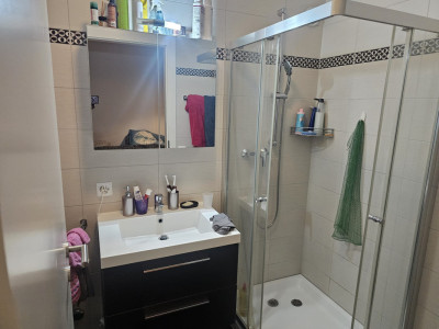 Magnifique 5 pièces à Thônex avec 2 balcons et place de parking intérieure image 9