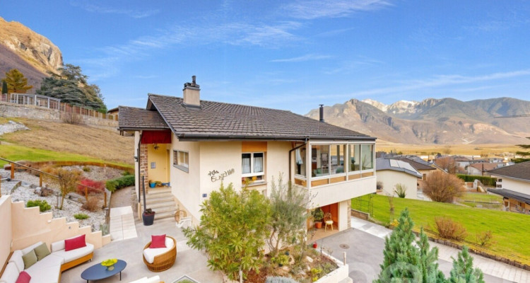 Villa individuelle avec vue dominante et grande parcelle à Vouvry image 1