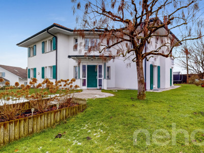 Gepflegtes Einfamilienhaus mit grossem Grundstück image 1