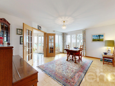 Gepflegtes Einfamilienhaus mit grossem Grundstück image 2