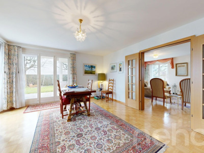 Gepflegtes Einfamilienhaus mit grossem Grundstück image 4