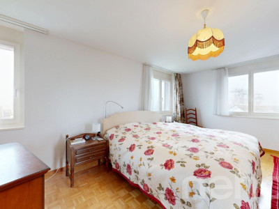 Gepflegtes Einfamilienhaus mit grossem Grundstück image 5