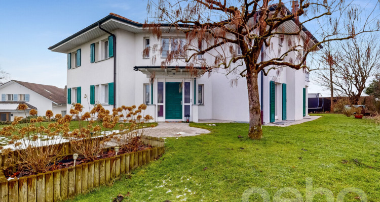 Gepflegtes Einfamilienhaus mit grossem Grundstück image 1