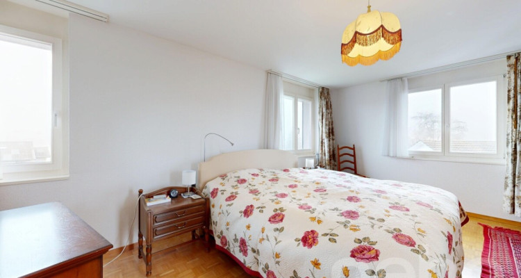 Gepflegtes Einfamilienhaus mit grossem Grundstück image 5