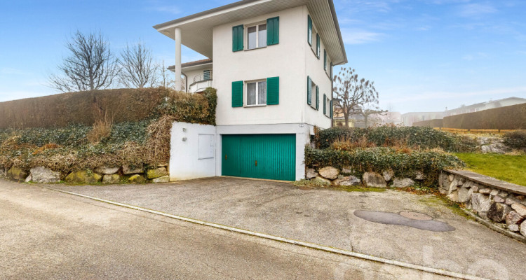 Gepflegtes Einfamilienhaus mit grossem Grundstück image 9