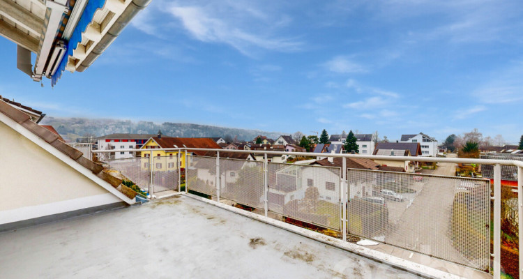 Sonnendurchflutete 3.5-Zimmer Dachgeschosswohnung mit Weitblick image 2