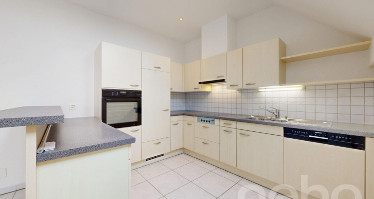 Sonnendurchflutete 3.5-Zimmer Dachgeschosswohnung mit Weitblick image 3