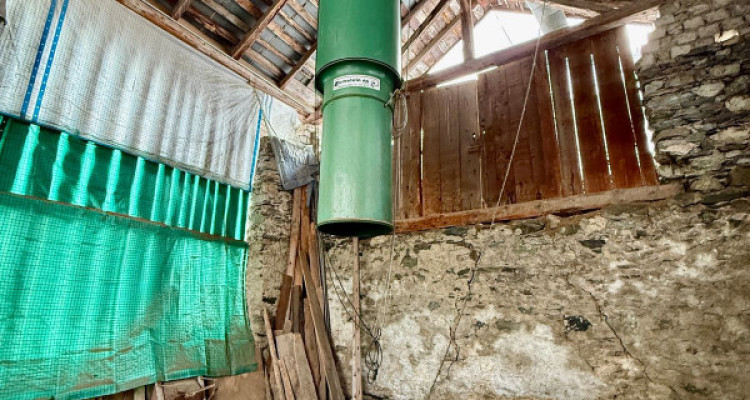 Grange authentique à transformer en habitation !  image 6