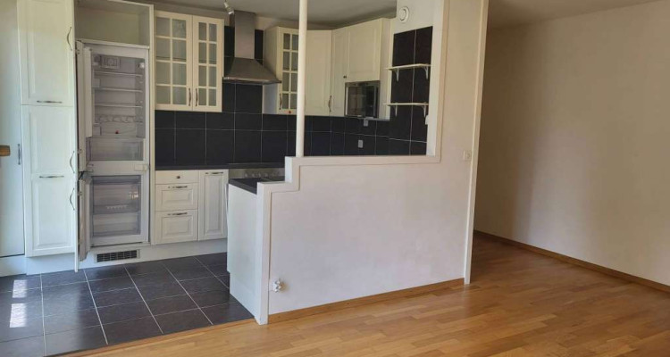 Appartement de 3 pièces au 1er étage situé à Perly 1258 image 1