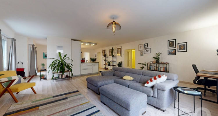 Très bel attique traversant avec balcons et 1 place de parking image 1